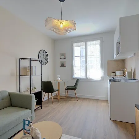 - 800 M Gare - Parking - Climatise