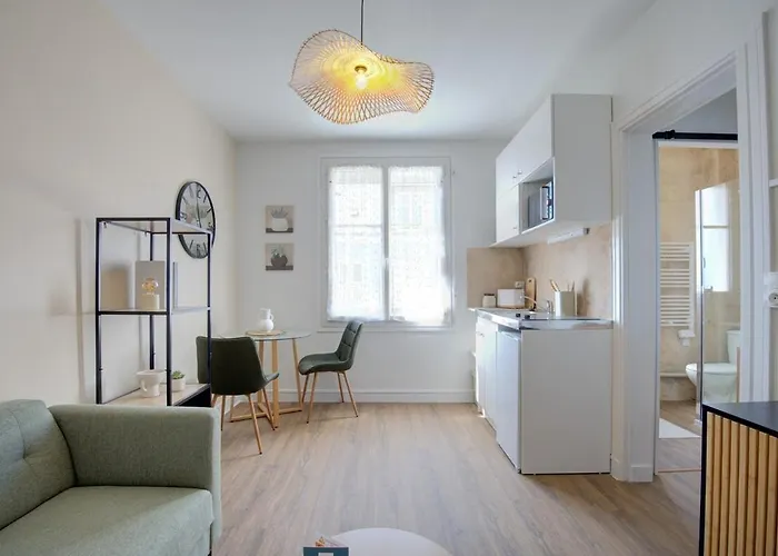 - 800 M Gare - Parking - Climatisé *