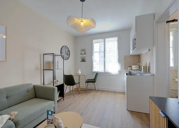 - 800 M Gare - Parking - Climatisé