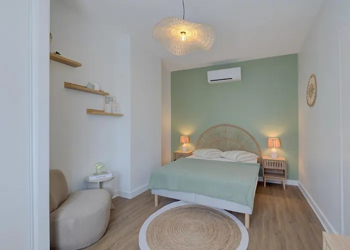 Appartement - 800 M Gare - Parking - Climatisé