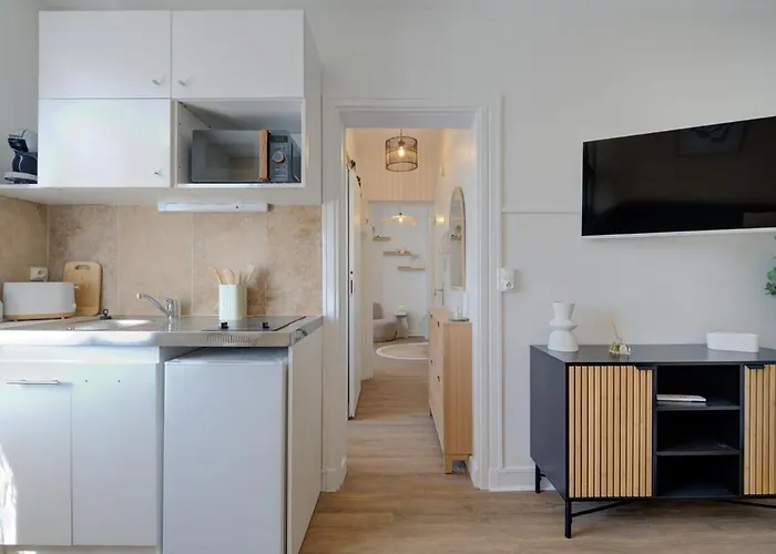 - 800 M Gare - Parking - Climatisé